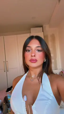 Giving 🤳🤳🤳🤳 