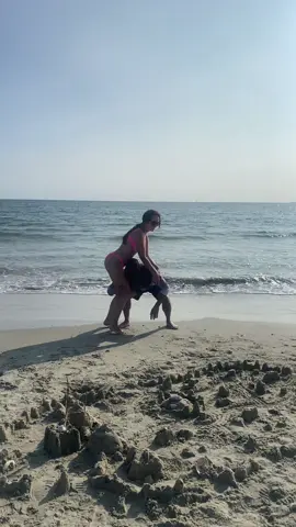 #squatday #gymchallenge #beachday #beachvibes #squat #husbandwife #wifetok 