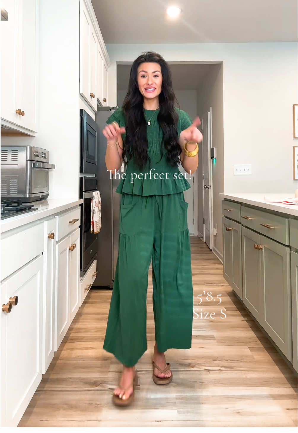 Have this one in every color now and I’m in love 😍💚 #loungeset #matchingset #lookforless #outfit #smocked #top #casualoutfits #workoutfits 