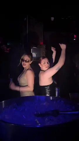 Just two besties who are the main characters everywhere we go... even in MIAMI 🫣 #miami #club #bestie #coworker #girlsnight #hitgirlsunmer 