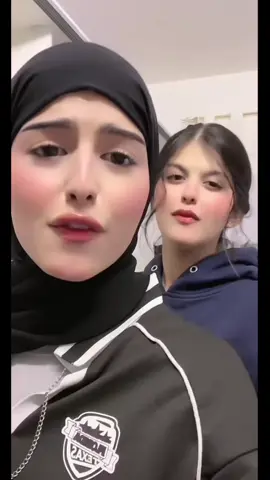 فوق القمر 😂