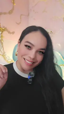 Estos efectos te ayudaran a crear un mejor contenido 📸 1. Pantalla Verde (Green Screen) Reemplaza el fondo real por cualquier imagen o video que elijas. Ideal para situarte en escenarios diferentes, mostrar capturas o hacer reseñas sin distracciones. 2. Stop Motion Crea animaciones cuadro por cuadro. Captura varias fotos con cambios pequeños y el efecto las une para simular movimiento, perfecto para contenido creativo y llamativo. 3. SK Portrait Resalta el rostro con un acabado profesional, aplicando iluminación y desenfoque suave en el fondo para un estilo tipo retrato cinematográfico. 4. Explosión Un efecto de estallido visual que puedes sincronizar con música o momentos clave para dar dramatismo, energía y captar la atención al instante. 5. Exposure 2 Aumenta la luz y el contraste, dándole un toque brillante y moderno a tus videos, ideal para resaltar colores y detalles. 6. Watery Eyes Agrega un brillo especial y un efecto húmedo a los ojos, creando una mirada intensa y emocional que destaca en cámara. #efectostiktok  #stopmotionanimation  #wateryeyesefect #exposure2efect  #pantallaverde 