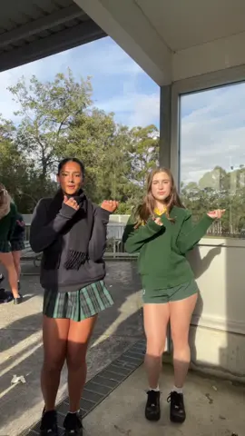 #fyp #foryou #dance #dancesfor2people #xyzbca #trend #trending #trending #friends #bestie #duo #school #matching #oufit #OOTD #blowthisup #viral 