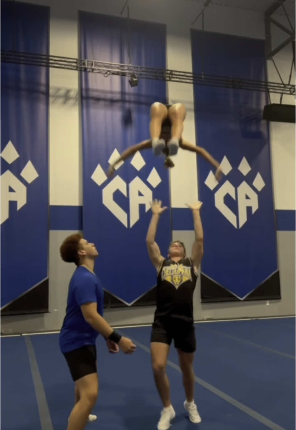 Stunts w my fav from open gym last night!!  @grahamnixonn  @Graham 