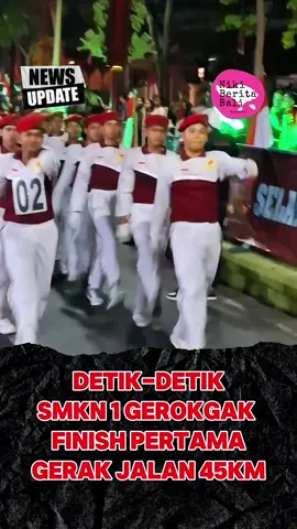 Kontingen SMK Negeri 1 Gerokgak sukses mencapai garis finish pertama gerak jalan putra sejauh 45 km dalam rangka menyambut HUT ke-80 Kemerdekaan RI di Kabupaten Buleleng. Start dimulai dari Desa Sambirenteng, Kecamatan Tejakula pada Sabtu malam (9/8/2025) dan berakhir di depan GOR Bhuana Patra, Singaraja pada Minggu pagi (10/8/2025). Lomba gerak jalan tahun ini berlangsung penuh semangat dan menjadi ajang unjuk kekompakan, daya tahan, serta sportivitas para peserta dari berbagai sekolah dan komunitas. Sorak-sorai warga di sepanjang rute menjadi penyemangat hingga langkah terakhir menuju garis finis. 🎥 Tradisi Rakyat Bali #HUTRI80 #GerakJalanBuleleng #SMKN1Gerokgak #Singaraja #Buleleng #45KMChallenge #SemangatKemerdekaan #dewannews
