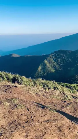 Mongkrang dgn view lawunya. #fyp #gunung #mongkrang2194mdpl #4u 