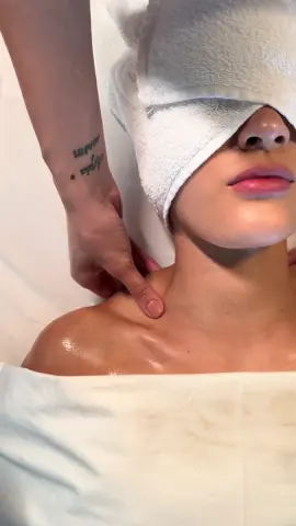 Relaxe.  #relax #metodorenatafranca #foryoupage #for #fyp #tiktok #massagem #foryou #viralvideo #relaxing 