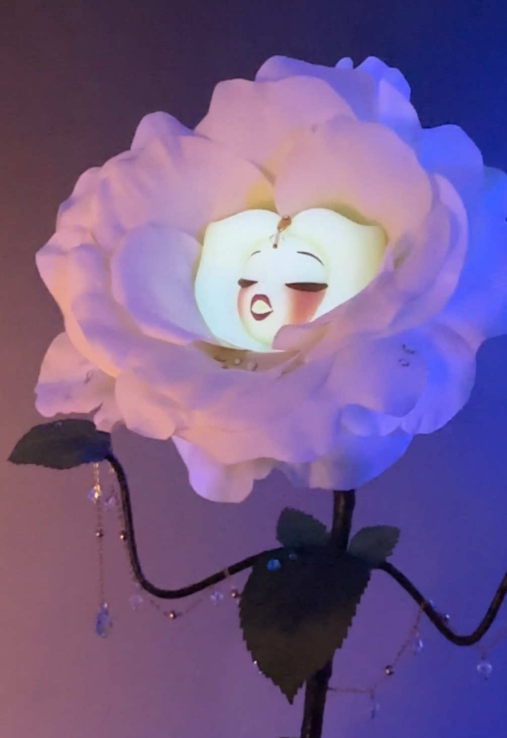 Extra magic after dark… 🌹  Now in the shop 💌 (Offers welcome) ✨ • 🌟 @TechnoGlow Products #glowinthedark #wonderland #whiterose #handmade #rose 