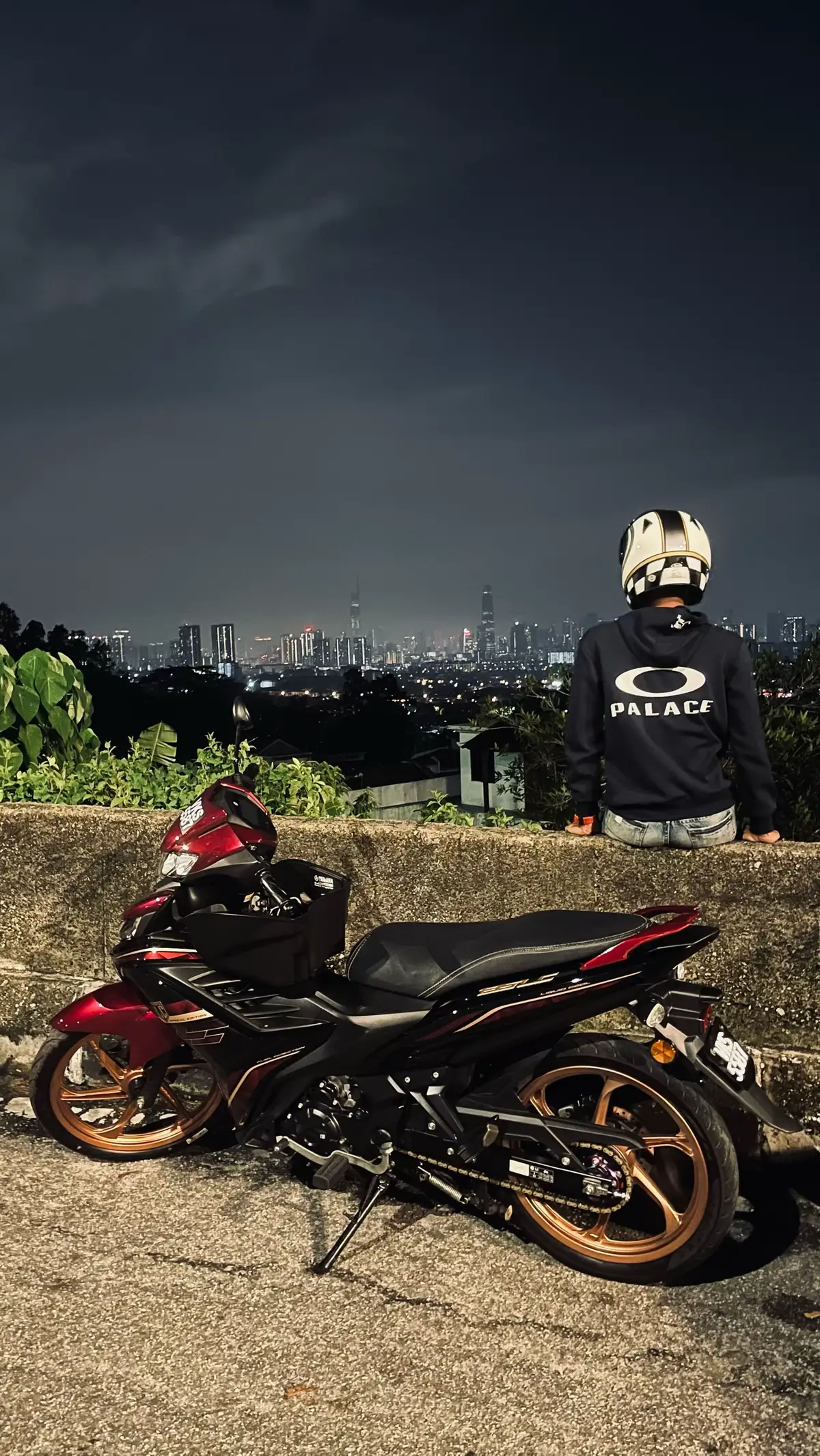 —aku tidak sekuat itu, aku hanya belajar menerima semua yang menjadi takdirku.