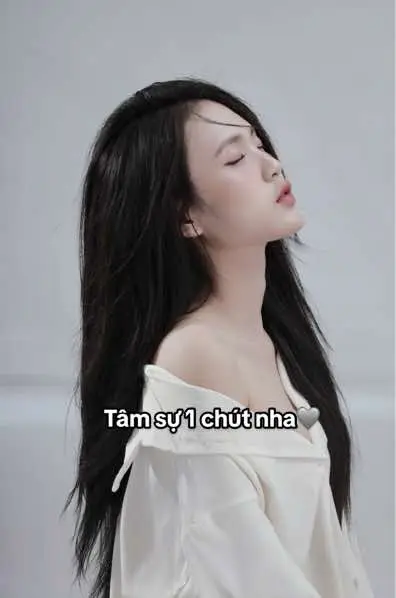 Mình tên Quỳnh Anh năm nay mình 19 tuổi . Từ khi mình bước chân vào chơi xe PKl và quay clip mình nghĩ mình chỉ đăng vui giải trí sau những ngày đi học, đi làm mệt mỏi, Cho đến khi mình may mắn được nhiều người yêu thích quan tâm và theo dõi mình trên nền tảng tiktok này , từ khi đó mình bắt đầu kiếm được tiền trên tiktok từ live hay được các brand book,  Mình biết chơi trên MXH sẽ là con dao 2 lưỡi , người thích và người ghét đều có. Mình chấp nhận những điều đó mình vẫn sống hàng ngày và mình phải chịu những người toxic họ bàn phán, bêu rếu, bịa đặt không đúng về cuộc sống của mình. Mình bị biết bao nhiêu người ghen ghét họ dồn vào đường cùng, mình cảm thấy cuộc sống này dường như quá khắc nhiệt với đứa bé 18,19t như mình. Thực sự có những lúc mình stress mình muốn bỏ tất cả, có những lúc mình nghĩ mình sẽ không sống được nữa, nhưng không mình đã vượt qua tất cả cuộc sống của mình hiện tại đã tốt hơn rất nhiều. Mình đang trong thời gian lớn, có thể trước đó mình có nói ,làm những việc gì đó thiếu suy nghĩ khiến cho mọi người cảm thấy không có thiện cảm . Thì Quỳnh Anh của hiện tại sẽ thay đổi tích cực mong rằng mọi người sẽ đón nhận một giao diện tốt hơn của mình. Bây giờ mình đã ổn hơn mình bớt tiêu cực nữa vì mình biết cũng còn rất nhiều người yêu quý và ủng hộ mình. Hiện tại mình đang hợp tác hình ảnh và làm việc với 1 bên chuyên về xe PKl , nên sắp tới mình sẽ quay với rất nhiều xe , mình sẽ làm thêm Yotube , mình sẽ làm những clip chất lượng hơn cho mọi người cùng xem . Mong rằng mọi người sẽ đón nhận ! Cảm ơn mọi người đã đọc hết .