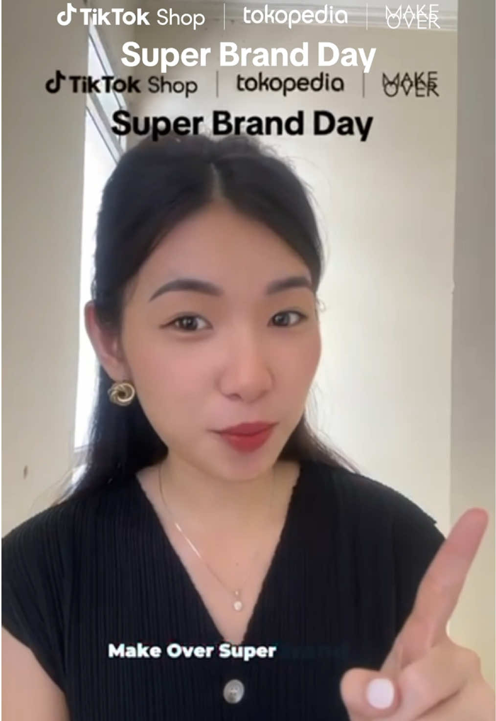Oh ini yang kemaren nanyain promo? Khusus buat kamu kita kasih diskon up to 70%! Tapi tunggu ya di tanggal 29-31 Agustus pas Super Brand Day 🤭 Dicatet ya, jangan sampai ketinggalan 😉 #Makeoverid #MyMastershade #MakeOverMastershade #SuperBrandDay 