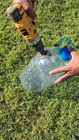 Learn how to make a hydroponic tower at home using simple materials and grow healthy, pest-free lettuce. This method is affordable, clean, and very productive. #Hydroponics #UrbanGardening #Lettuce #HomeGarden #DIYHydroponics #HealthyPlants #SustainableAgriculture #HydroponicTower #GrowYourOwnFood #Agronomy 