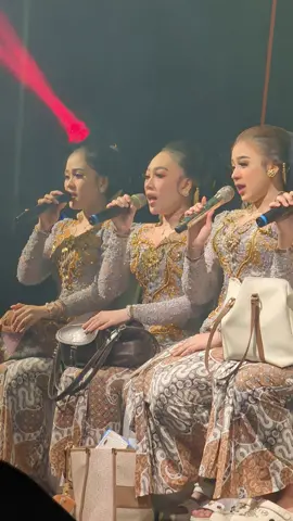 Coba tebak siapa yang absen dan siapa yang baru di Campursari Mayangkara Niken Salindry #nikensalindry #nikensalindryterbaru