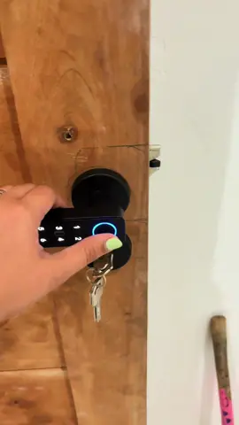 Smart Door Lock 🔐  Easy to Use and Install 