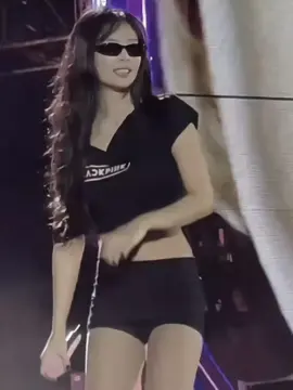 paano maipagdadamot kung may naka bantay? #jennie #blackpink 