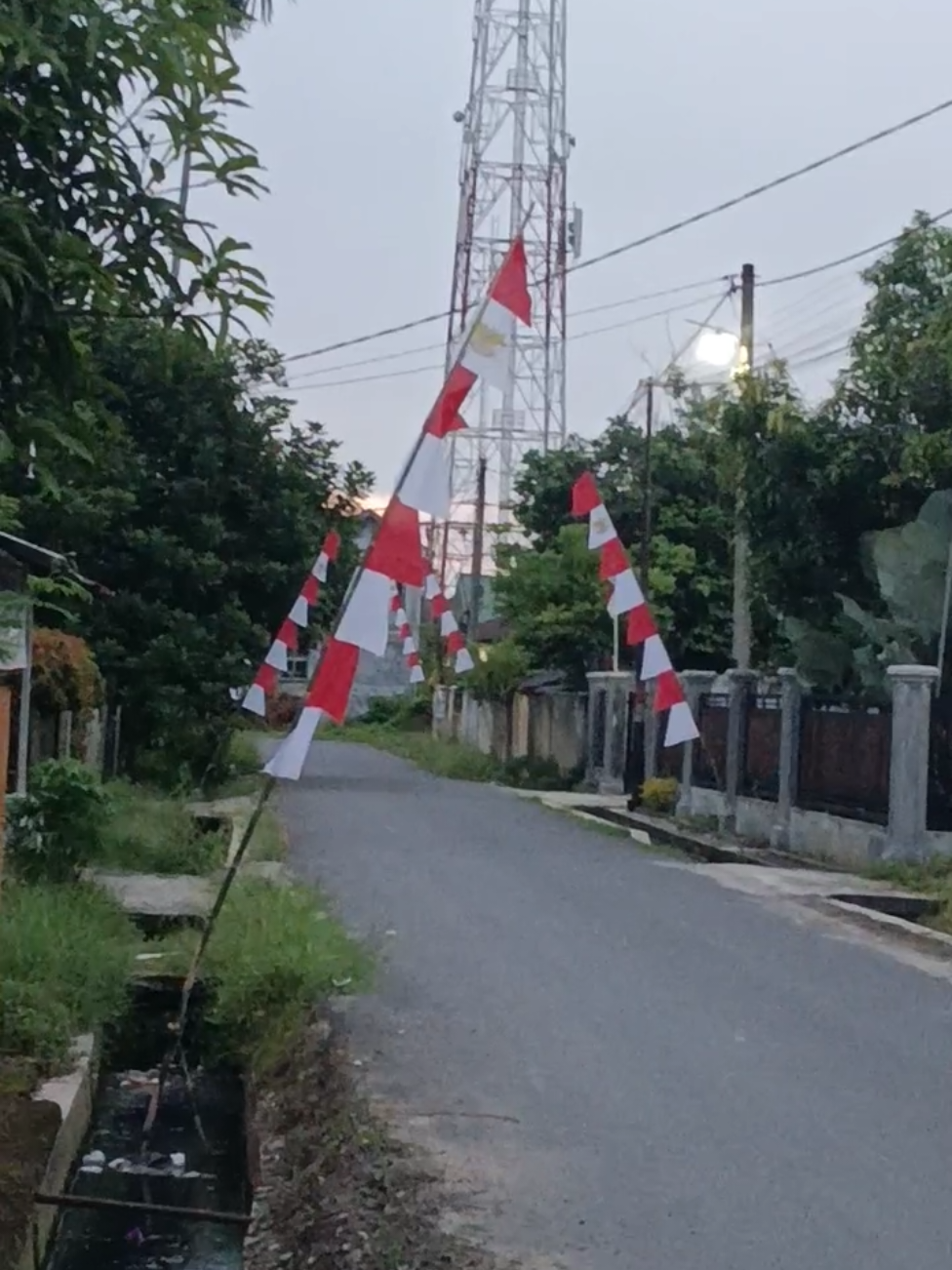 Vibes pagi ini #vibes #pagi #Agustusceria #agustus #bendera