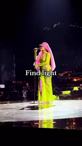 Diamond -Rihanna #rihanna #rihannavideo #diamond #lyricsvideos #lyrics_songs 