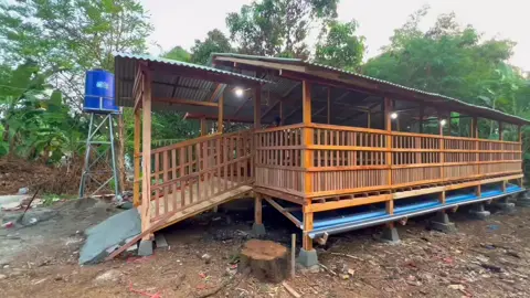 terinstal cakep di BUMDES Cikampek timur,kandang kambing ukuran 5x10 meter full panggung set pemisah kotoran  wa 082221155160 #viral #fypシ #kandangkambingmodern #CapCut #kandangkambingminimalis 