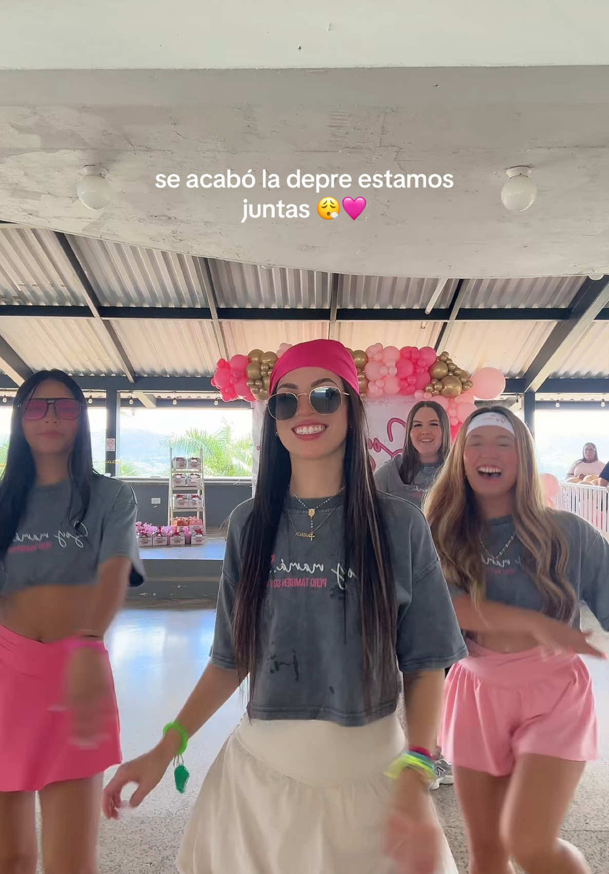 Soy mi coordinación y yo contra el mundo. 🩷😂🫶🏻@heilyann_ @Fabiola Velandia @Melanie Lee #soymamaperotambiensoyyo #fyp #parati #foryoupage 