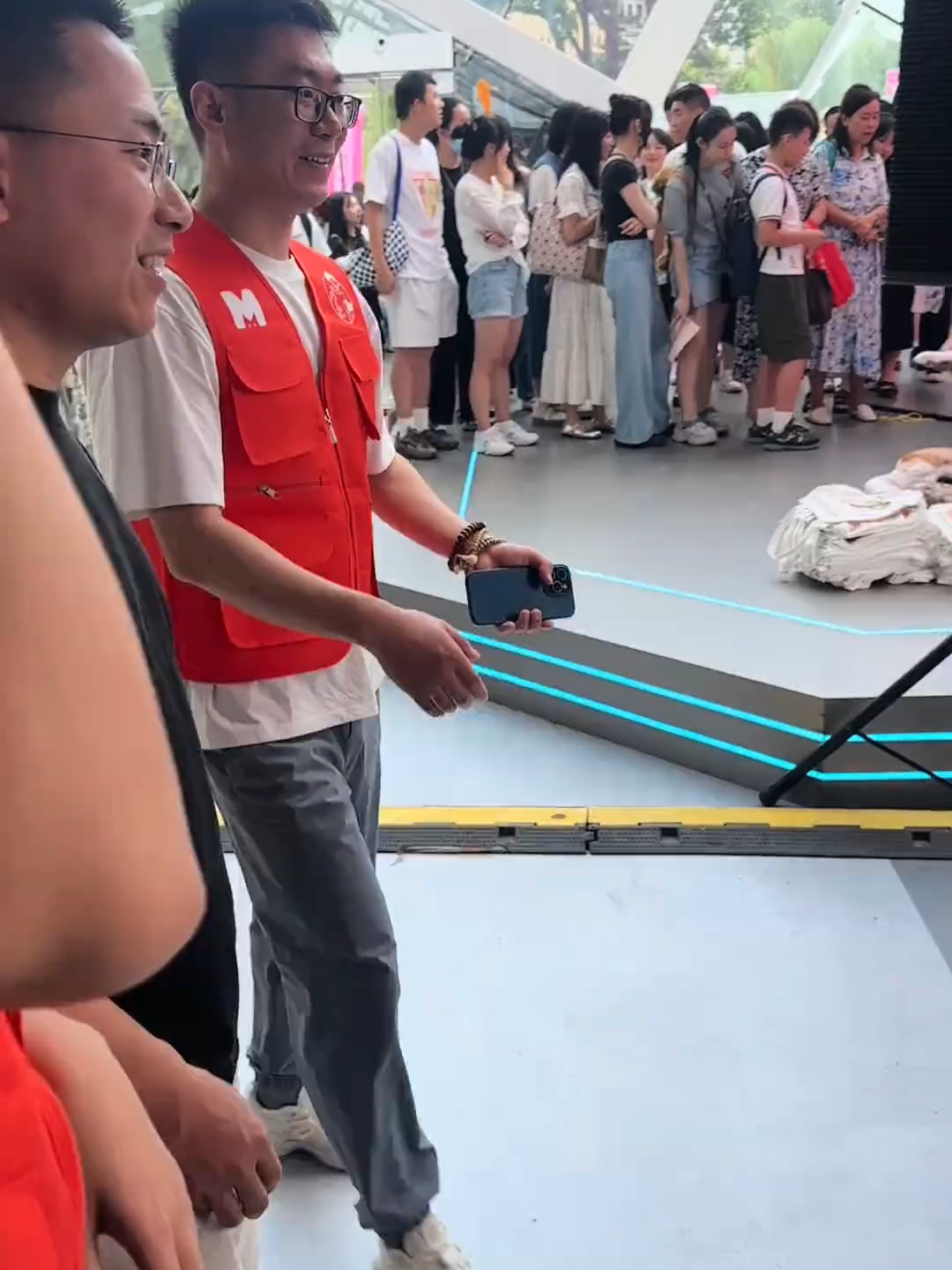 多亏有猫德学院&和猫住 不然我和小黑也不会有今天的好日子 #领养代替购买 #圣火喵喵教 #vlog十亿流量扶持计划