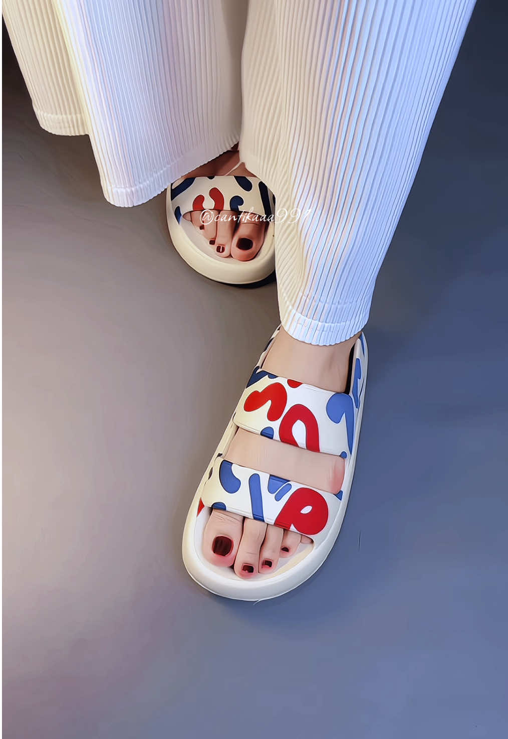 Astaga cakep bangett,karetnya bener-bener empukkk#sandalkaret #sandaljelly #OOTD #sandalwanita #fyp #fypage 