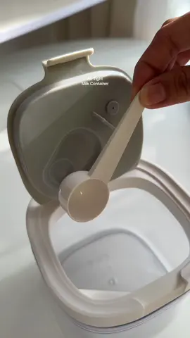 Milk powder container with magnetic spoon scooper #milkstorage #milkpowdercontainer #powdercontainer #milkcontainerwithscoop 