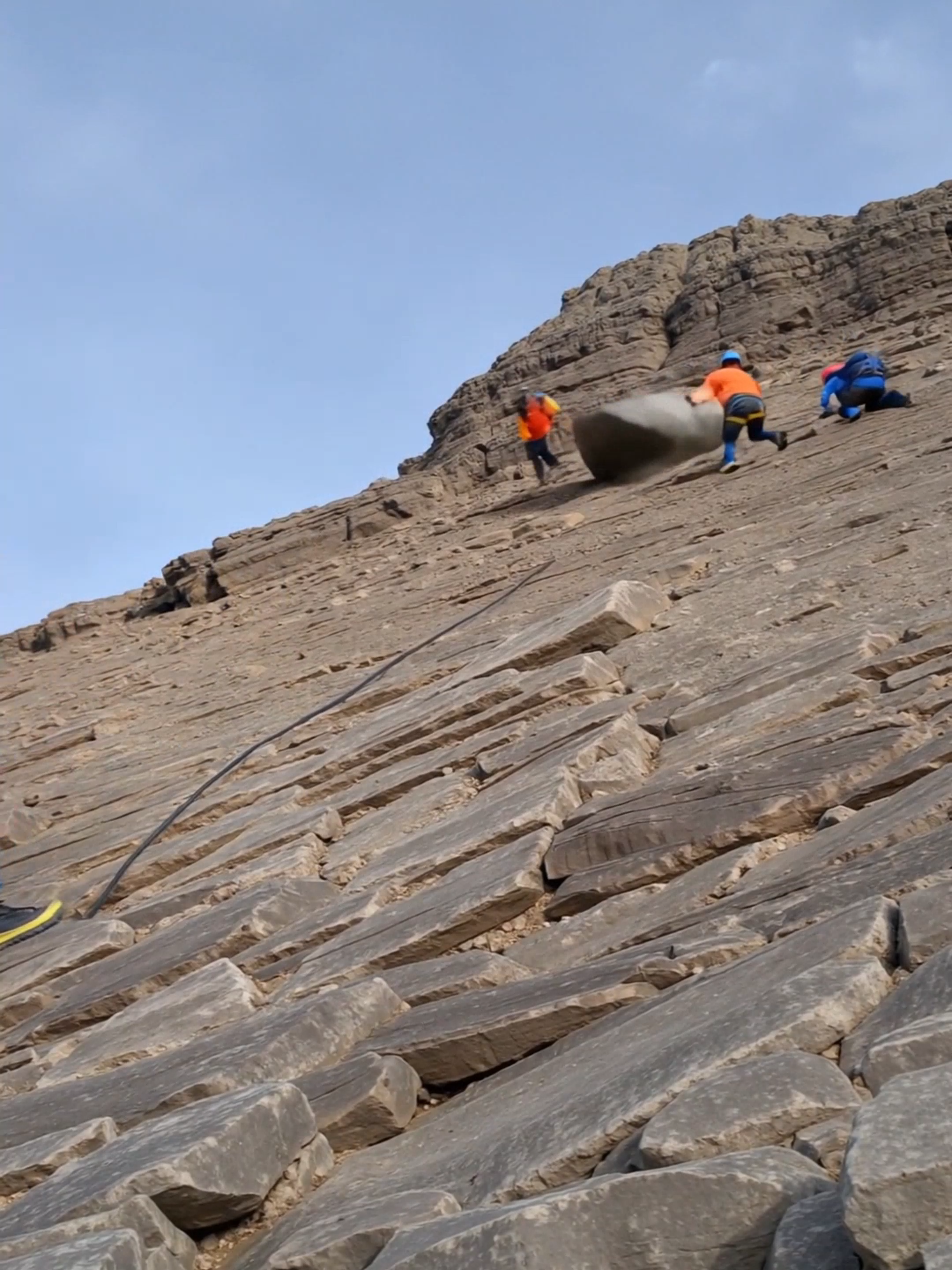 警告！这些登山画面太真实，千万别被骗了！#Virtual #adventure #technology #adventure #extremesports #ai