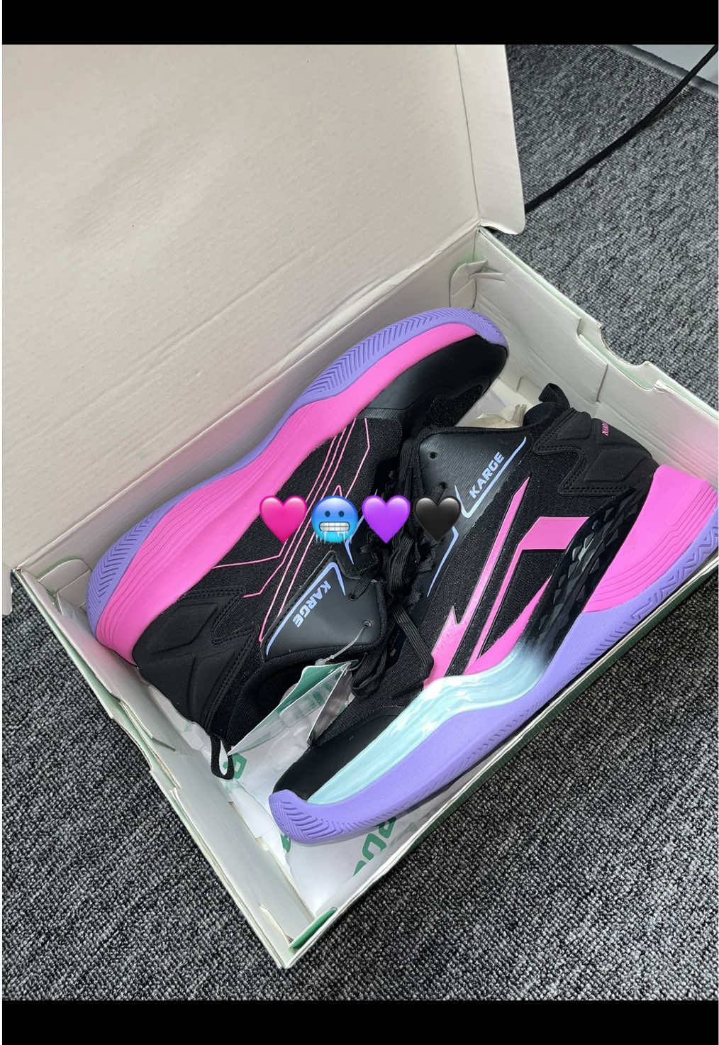 Karge Mandau 2 cakep bener 🥶🤩 buruan cek out stok terbatas 🫵🏻 #karge ##kargemandau2 #sepatuvolikarge #sepatuvoli #sepatuolahraga #tarkamvoli #voliindonesia #ab46sport #pangandaran #jawabarat 