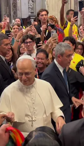 Aún intento asimilar todo lo que viví en el Jubileo de los Misioneros Digitales… 🌐✨ No fue solo un viaje, fue un llamado a llevar el Evangelio hasta los rincones más lejanos de internet. 📲🔥 Entre abrazos, oraciones y testimonios, entendí que no estamos solos en esta misión… somos una familia que evangeliza con creatividad y amor. 🙌🏼❤️‍🔥 #jubileomisionerosdigitales #roma2025 #EvangelizaConAlegría #MisionDigital #FeQueInspira #CatolicosEnRed #CatolicTok #feviva 