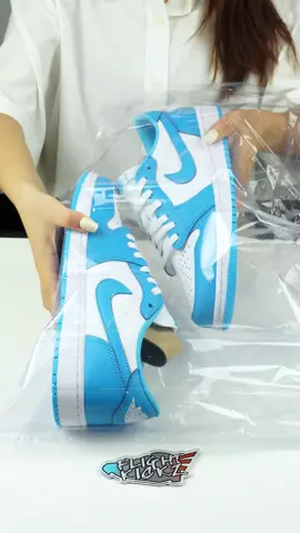 It’s so clean. Who else loves it? ⁉️ #jordan1unc ##jordan1s##retro1s##retro1low##jordan1lowunc ##jordan1retro##sneakers##sneakerhead  ##kicks##kicksfordays#retro1unc ##sneakeraddict##sneakercollector##kicksoftheday##airjordans##woyft##sneakertok##nicekicks##complexkicks##kicksonfire##inmyjs##wearyourkicks##sneakerfam ##solecollector##sneakerholics##sneakerfreaker##sneakerfreakermag#unboxing