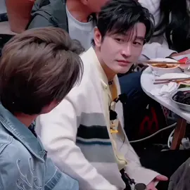 anh như ông bố suốt ngày bị mấy đứa con chọc🤣 #黄晓明 #huynhhieuminh #douyin #fyp #huangxiaoming #handsome #chineserestaurant #restaurant #nhahangtrunghoa #trending 