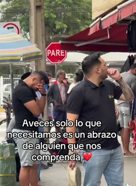 Todos pasamos por malos momentos y un abrazo te conforta aún siendo de quien menos te lo esperas #viralvideo #fypシ #fyp #amigo 