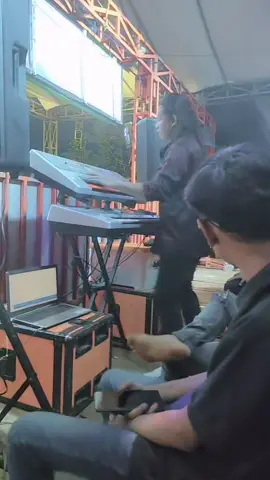 agung musik vs VJ sobar