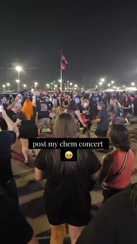 we'll carry on 🥹 will post vids tmrw!!! #mychemicalromance #mcr #longlivetheblackparade #theblackparade #concert 