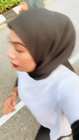 Excuse bulu kucing kat tudung tu. Harinu punya run, run sambil melayan perasaan, sekian. #Running #HealingJourney #klfreecarmorning 