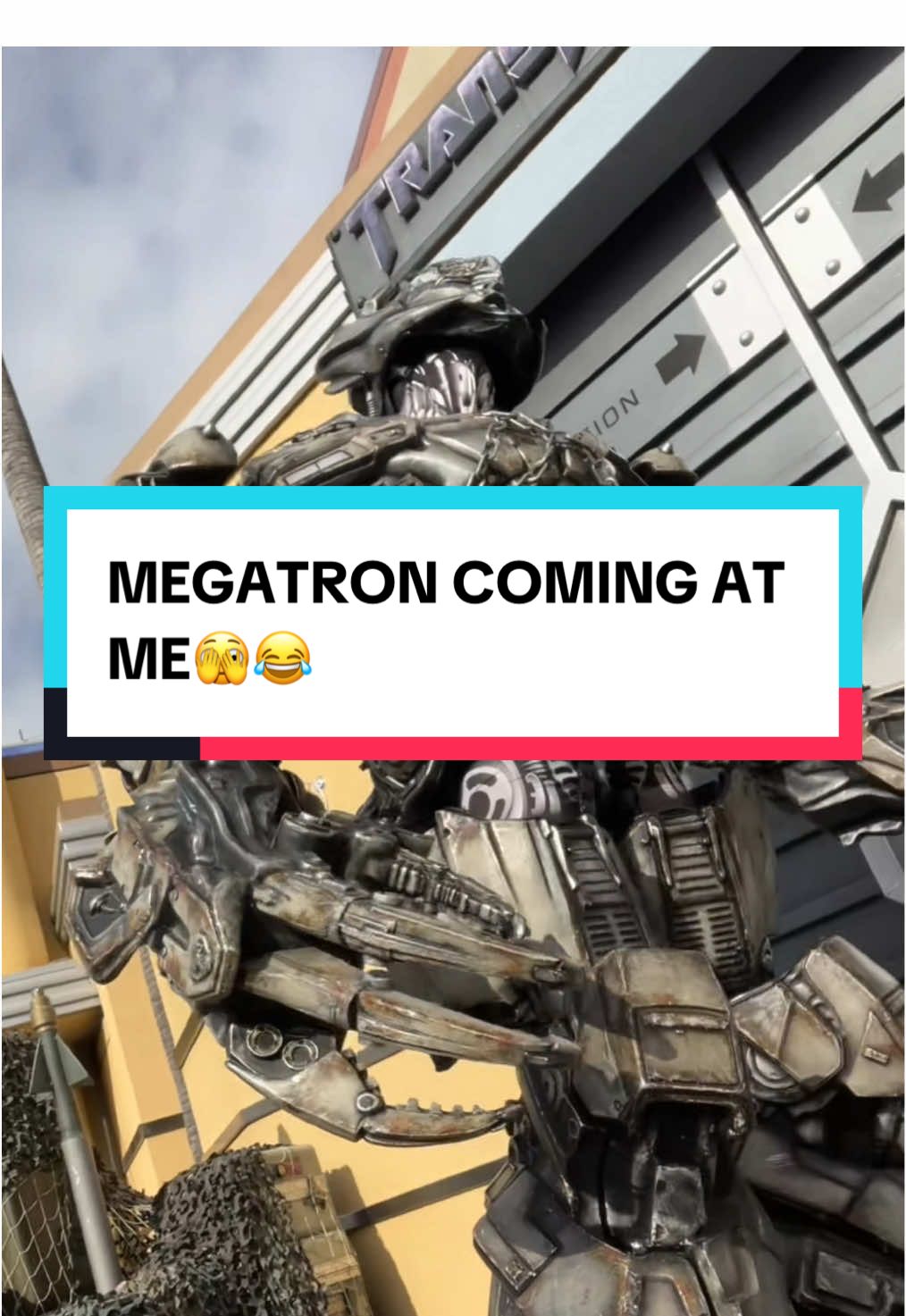 Not Megatron coming at me for not watching any Transformers movies 😂🫣 @menacemade #universalstudioshollywood #universalstudios #transformers #megatron #fyp  