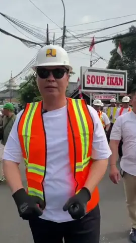 Simbolik proses pembenahan dan perapihan jalan provinsi di perempatan Kebon Jahe #budirustandi #budiagis #kotaserang #infoserangviral #serang24jam #banten #walikotaserang #serangberbudi #sidakwalikota 