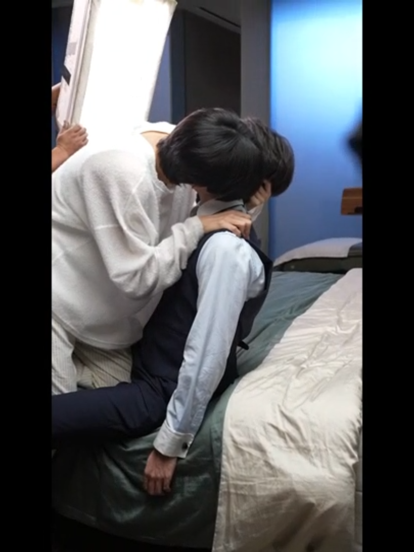 【花絮BTS🎬】垂涎ABO Desire|花生超幸福領帶吻花絮 #ABODesire #DesireTheSeries  BTS: The Making of That Dreamy Tie Kiss 每週六晚上8點，全球同步上線🌏 Every Saturday at 8 PM(Beijing Time)-Drops worldwide🌏 #垂涎 #ABODesire #abodesire #desiretheseries #desire #Desire #nongjian #omegaverse #bl #abo #ABO #boyslove #drama #dramaseries #blseries #bts #behindthescene
