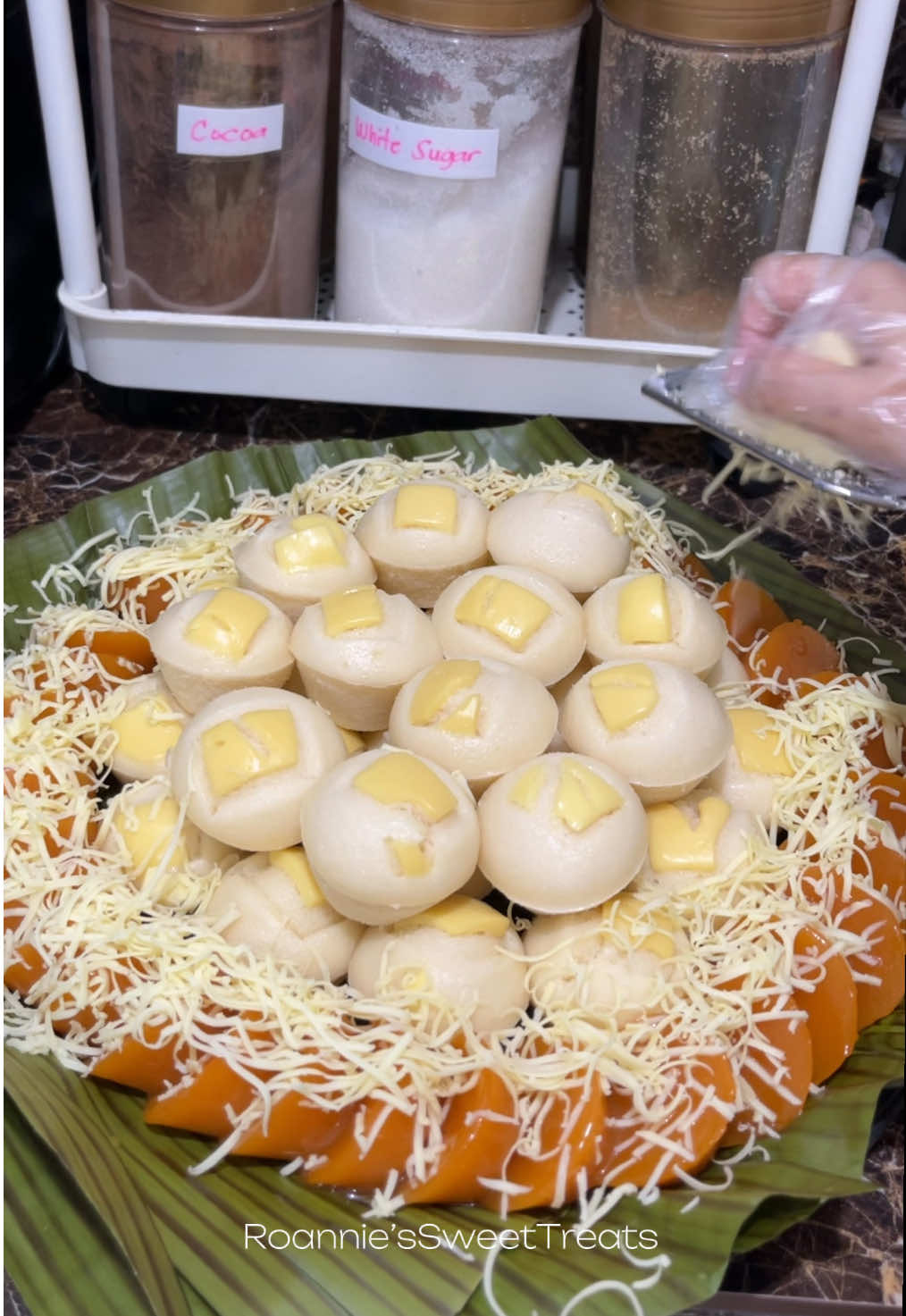 Puto Kutsinta combo✨ #kakanin #kakaninpinoyfoods #putocheese #kutsinta 