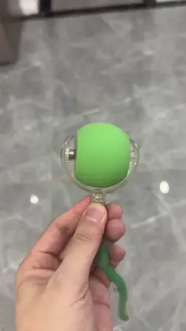 Com essa bolinha para gatos, nunca mais se preocupe com o tédio de seu felino em casa! 