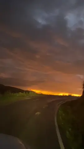 Tocando el cielo 🤍✨ #atardecer #delanada #willianluna 