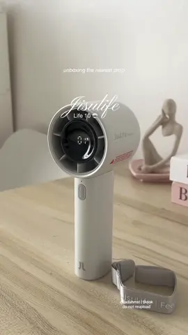 If you want a fan na parang white lang pero matagal madumihan, grey is the perfect color for you! 😩🩶 @Jisulife-PH #jisulifeminifan #jisulifehandheldfan #jisulifelife10s #portablefan #handheldfan #minifan 