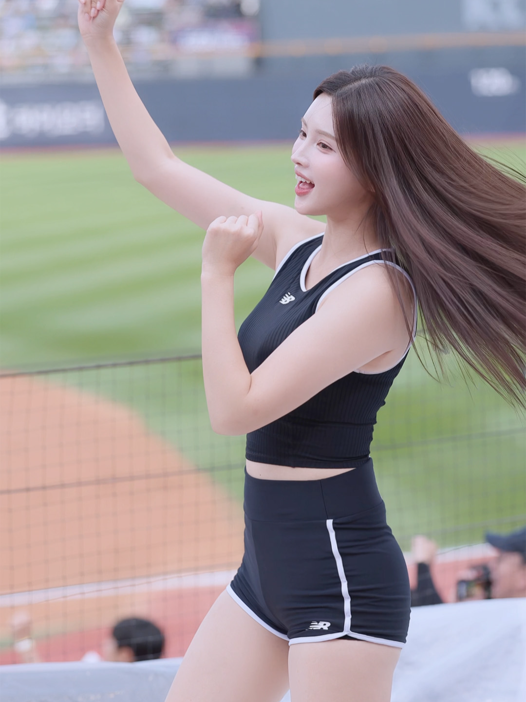 긴 생머리 휘날리며 안현민 응원🔥 정원공주의 매력 올 시즌 최고의 활약을 보여주는 안현민 선수의   등장곡 + 응원가 + 안타콜을 하나로 담은 순간💗   긴 생머리를 휘날리며 전하는 정원공주의 열정 응원🔥   #김정원 #김정원치어리더 #김가드니 #金貞沅 #kimjungwon #정원공주 #정원핑 #KT위즈 #워터페스티벌