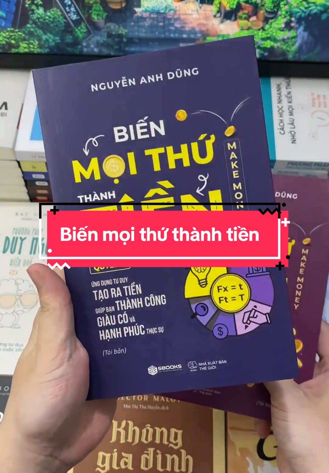 Bạn có kỹ năng viết, hay nói chuyện cuốn hút, hoặc chỉ đơn giản là có nhiều trải nghiệm quý giá? Tất cả những điều đó nếu bạn biết cách đều có thể mang lại thu nhập. Cuốn sách “Biến mọi thứ thành tiền” là cẩm nang thực tế giúp bạn học cách tận dụng chính con người thật của mình để tạo ra tiền. Đừng lãng phí thêm thời gian nữa, hãy biến mình thành một cỗ máy tạo giá trị. #1day1bookk #moingaymottrangsach #BookTok #sachhay #trichdanhay 