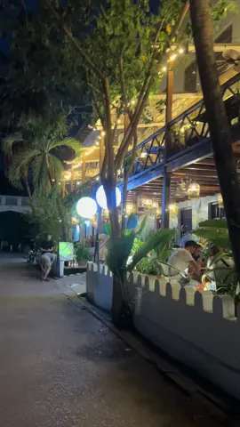 📍 Stone Town at Night, Zanzibar……  This is how the heart of Zanzibar looks at night, have you ever been there before?? Tell us when in comments section!!  #forodhani #africa #uae🇦🇪 #uae #welcometozanzibar #sharjah #100k #travel 