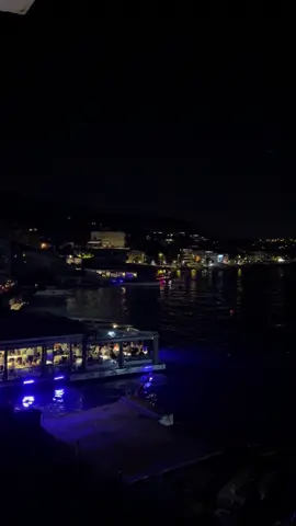 Seni senden çalmışlar bu ne derin yalnızlık.. #istanbul #bebek #kesfet #istanbulturkey #YürüyenAdam🐬 #sokakyayıncısı🐬 #istanbuldagezilecekyerler @eneskilincmusic 