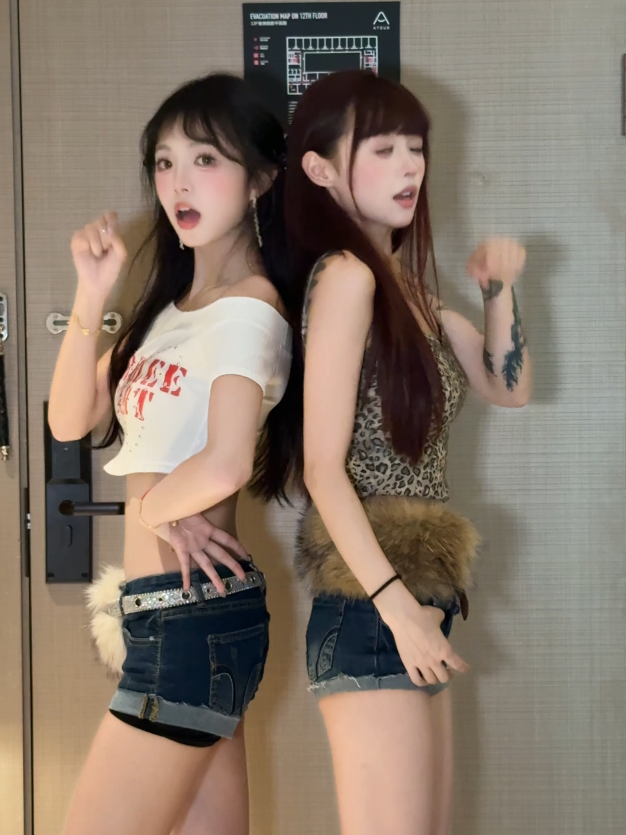 我们俩个可爱又漂亮~你们说对吗? #李兜兜 #川渝女生 #廚娘 #甜妹 #dance #dou57dou #doudn #douuod57 #doudou #fyp #foryou #for #foryoupagе #or #snowwhite #tiktok