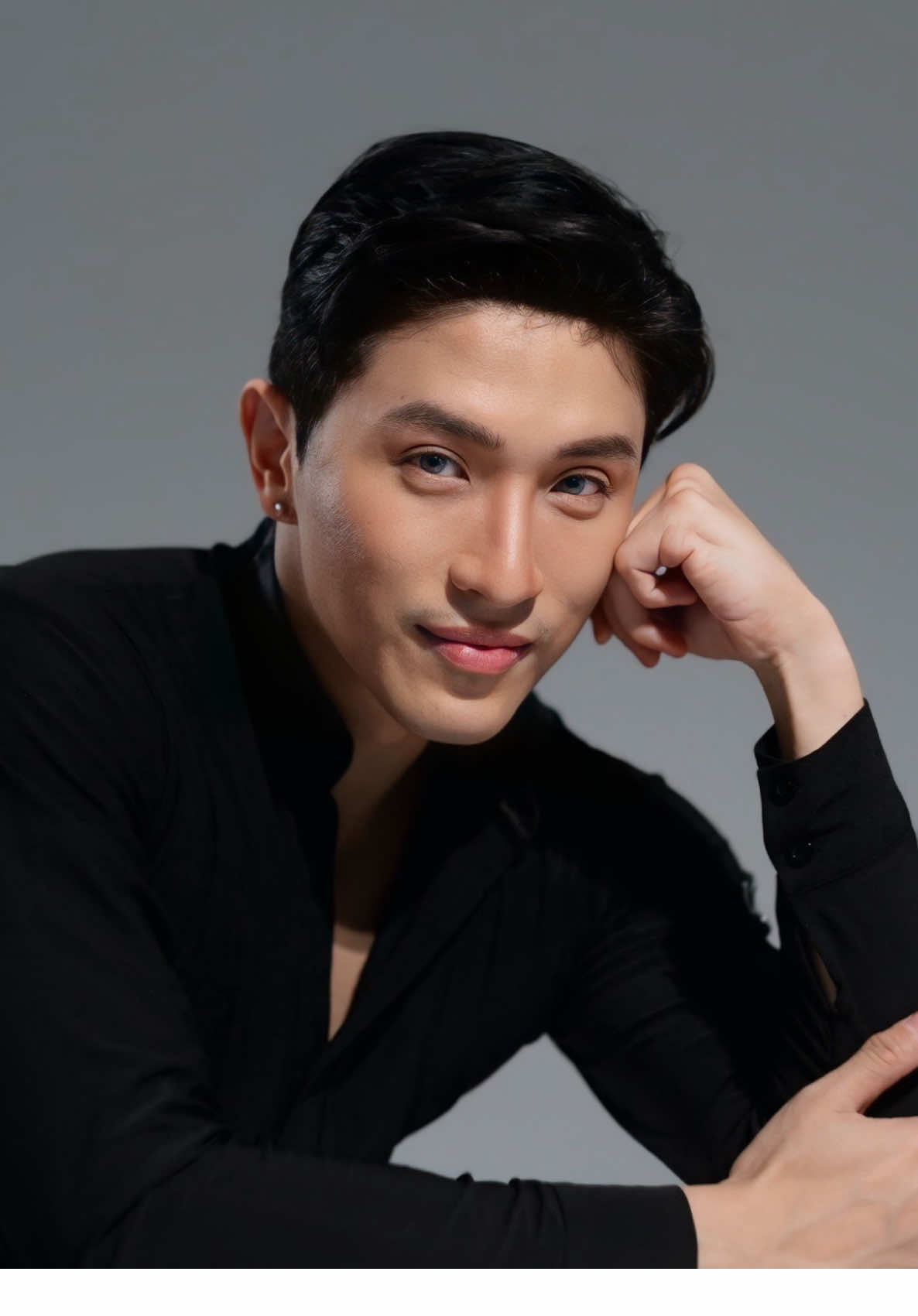 Denny Howman | @21MMmanagement  Dari awal ikut pageant sampai hari ini, ada satu tim yang selalu ada di balik layar.. @TALAMALAMA CREATIVE AGENCY @TALAMALAMA STUDIO  🎬✨ Bareng @Davin Geovanni dan @jobilan , dan semua yang ada di balik nama Talamalama. Terimakasih kalian sudah banyak support perjalanan koko, kalian adalah bagian dari cerita ini. Terus berkarya, terus menyala, dan semoga langkah kalian makin jauh ke depan dalam berkarya. Sampai jumpa di project selanjutnya! 🚀 #Talamalama #CreativeFamily #BehindTheScenes #SupportSystem #SyutingBareng #PageantJourney #KolaborasiKreatif #FromDayOne #KaryaAnakBangsa #TerusMaju #TalamalamaNyala #TimImpian