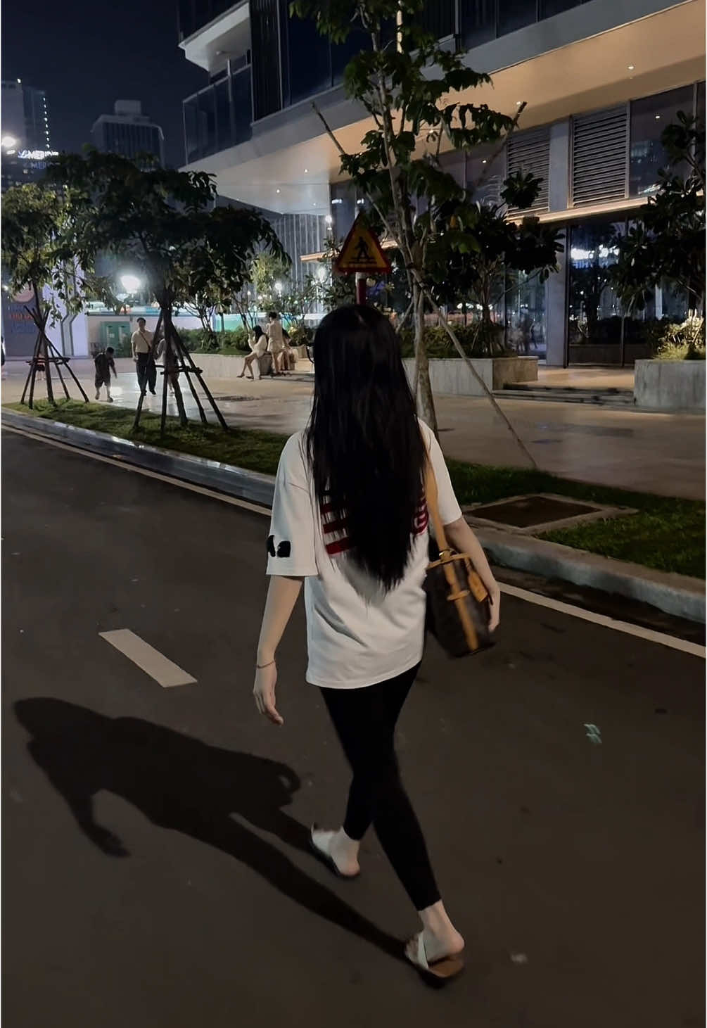 Gửi người ngàn cái hôn, trong gió mùa hạ.Mong người đừng phải lòng ai xa lạ, ngoài Em.😊 #xhuongtiktok #fyp 