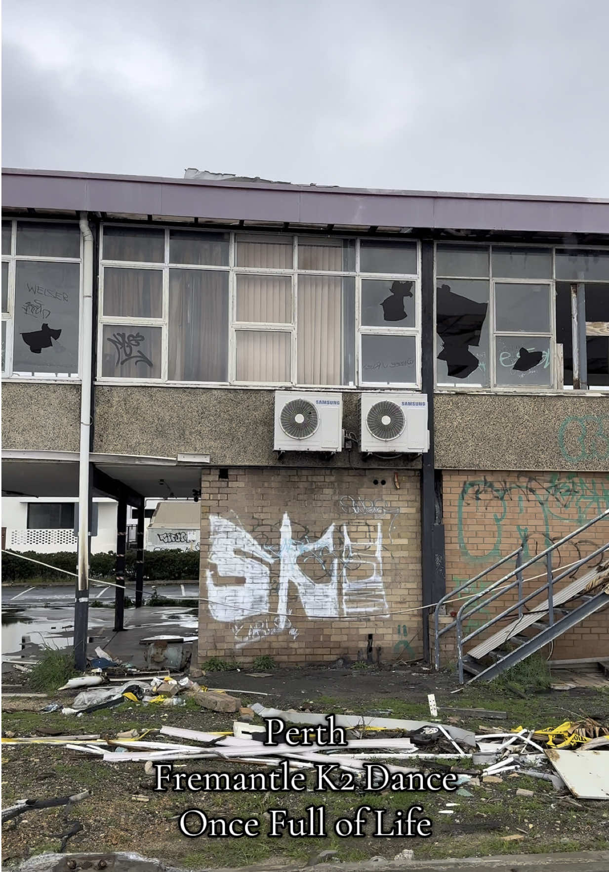 Music, rhythm, and movement once filled these walls. Fremantle’s K2 Dance Studio was full of life. #perthlife #fremantle #k2dance #reelsviralシ #abandonedperth #urbanexploreaustralia #ghostbuildings #perthnostalgia #historyfades #perthurban 